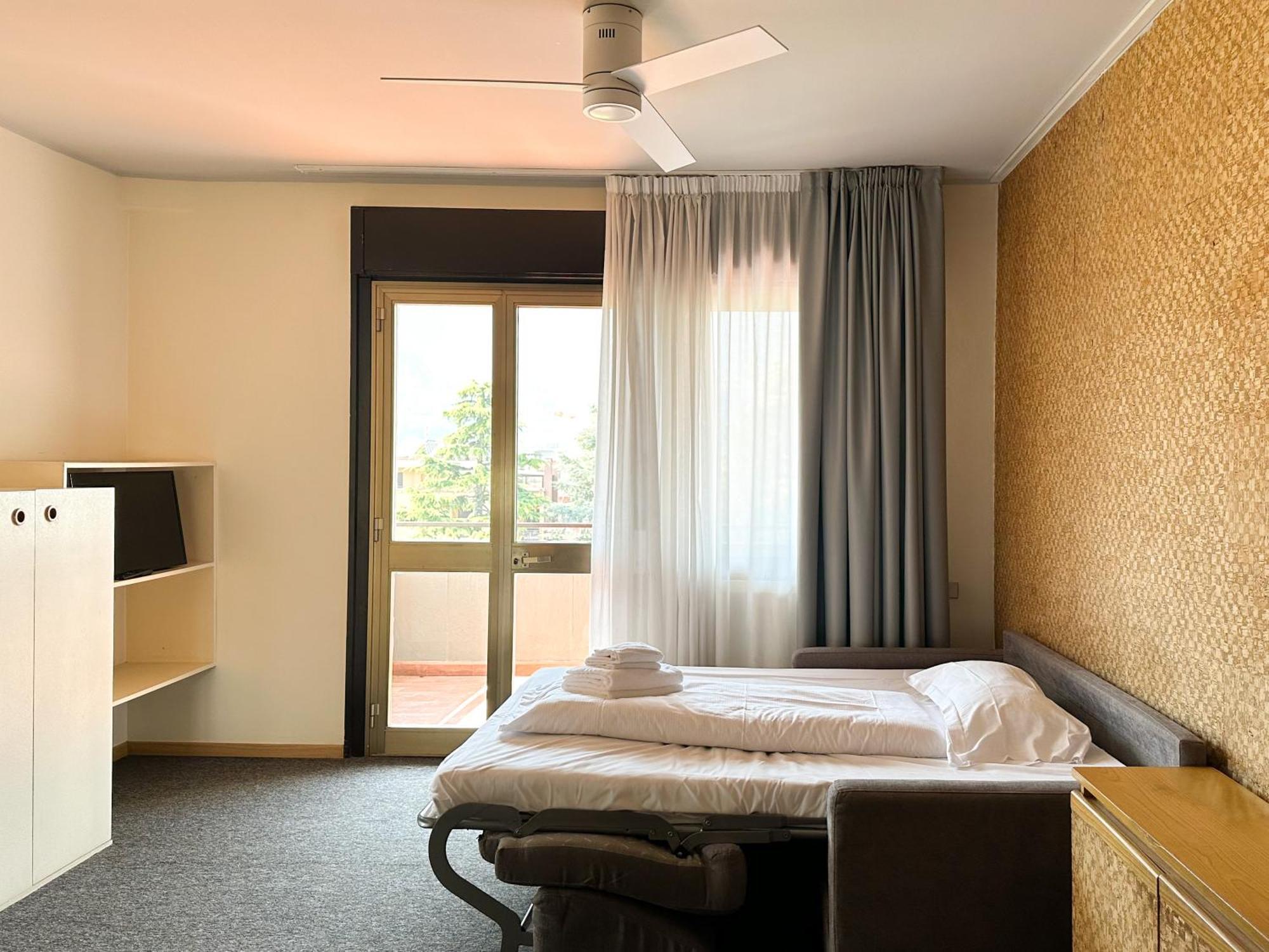 เรซิเดนเช โมนิก้า Aparthotel ริวาเดลการ์ดา ภายนอก รูปภาพ